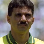 Ricardo Rocha paga dívida de pensão e embarca para Copa